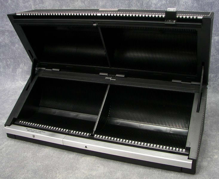 Discgear Selector 120 HD Disc Media Storage Organizer Black Leather CD/DVD